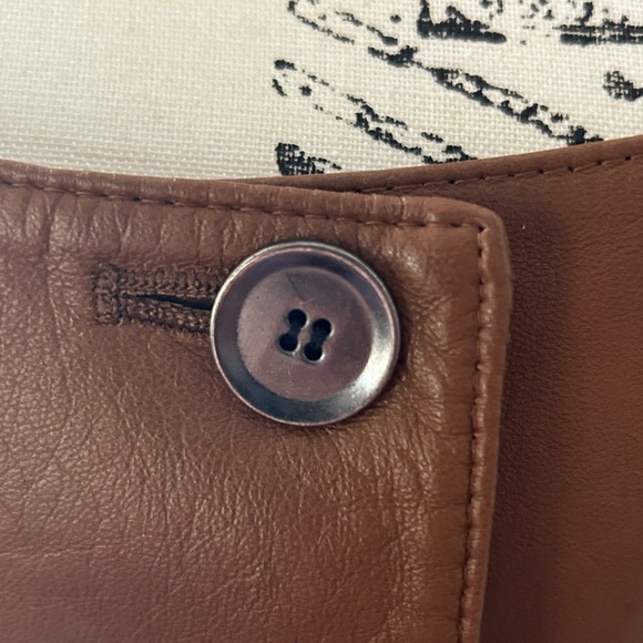 Brown Leather Top with Tailored Silhouette Sz L - Picture 2 of 5